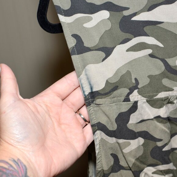 FREE WITH BUNDLE - Torrid 4 (4X) Camo Mini Challis Zip-Front Shirt Dress FLAWED - Picture 11 of 15